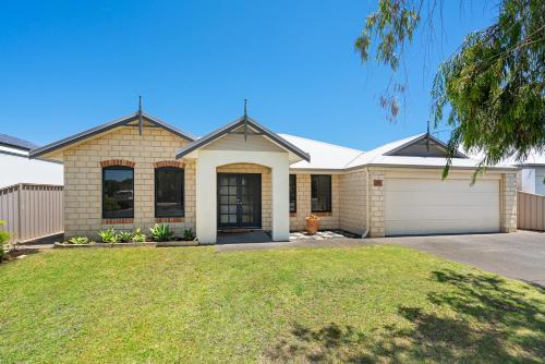 Golden Summers - Dunsborough Beach Escape