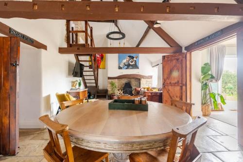 The Hideaway - Authentic Cotswolds Village Living in 伯德利普