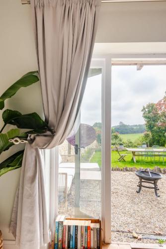 The Hideaway - Authentic Cotswolds Village Living in 伯德利普