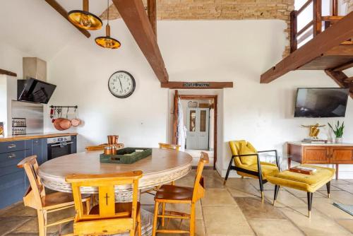 The Hideaway - Authentic Cotswolds Village Living in 伯德利普