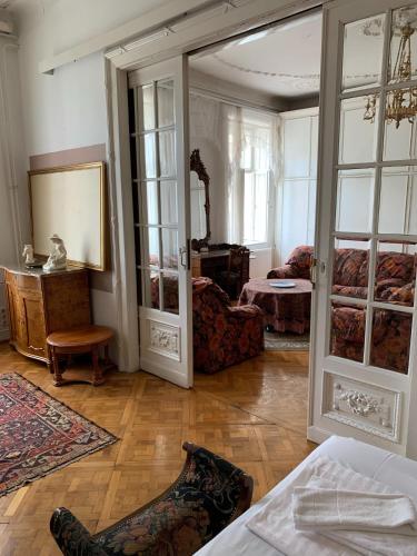 New Libra Grande Venetian Style Apartment - image 13