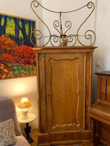 NEW Libra GRANDE Venetian Style Apartment - image 3