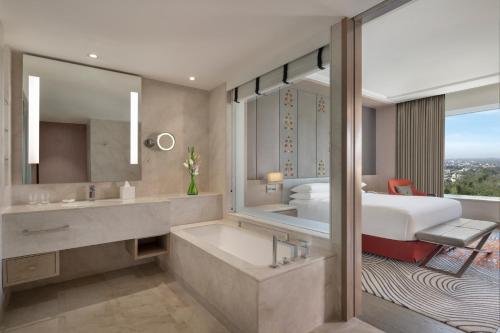 room detail thumbnail 2