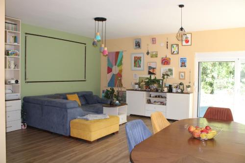 Krogs/atpūtas telpa, Spacious Holiday Home - Serene Village Near The Coast in Mojdež