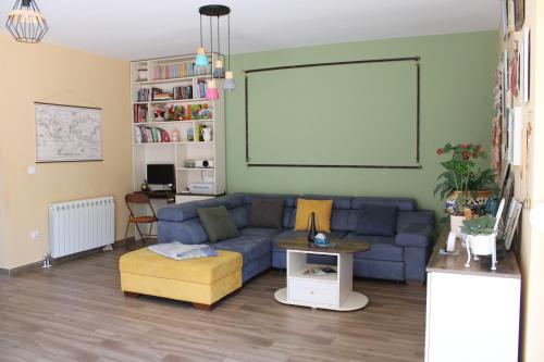 Krogs/atpūtas telpa, Spacious Holiday Home - Serene Village Near The Coast in Mojdež