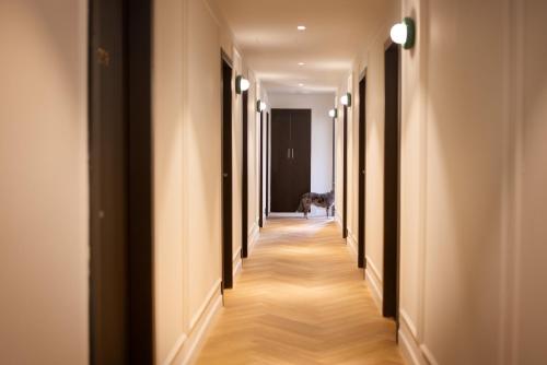 Monochrome - by Loginn Tel-Avivian hotels - image 3