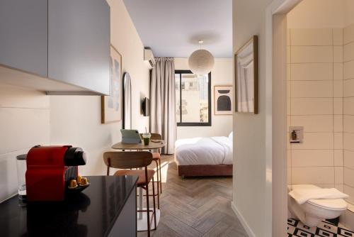 room detail thumbnail 2