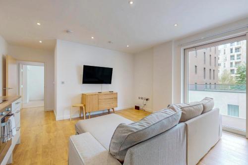 2 Bed By River Thames & 11 Min to Greenwich Station, London