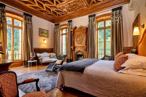 1 king bed, 1 twin bed