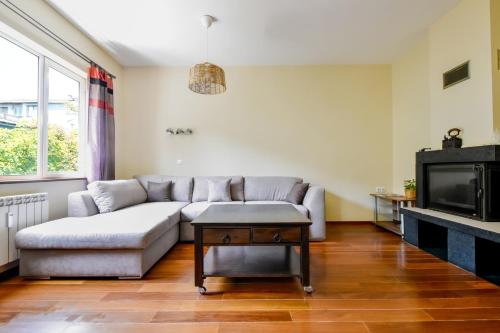 Modern 2BD Flat in Central Sofia with Workspace by Flat Mаnager, Sofia