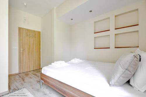 Modern 2BD Flat in Central Sofia with Workspace by Flat Mаnager, Sofia (photo 6)