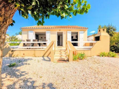 VILLA T4 - Piscine - WIFI - CLIM - Boulodrome - Plage a 170m near Herve Cote Plage