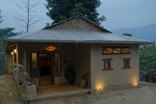 Viesnīcas āriene, The Art Of Slow living- An Earth Home in Kaluka
