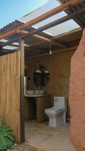 Vannas istaba, The Art Of Slow living- An Earth Home in Kaluka