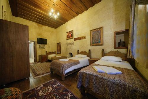 3 twin beds
