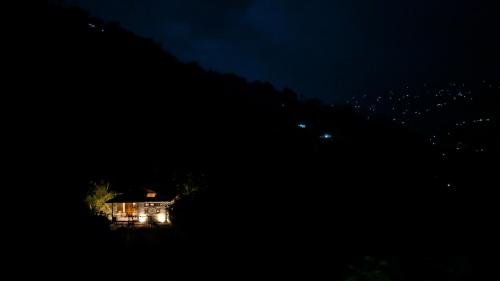 Viesnīcas āriene, The Art Of Slow living- An Earth Home in Kaluka