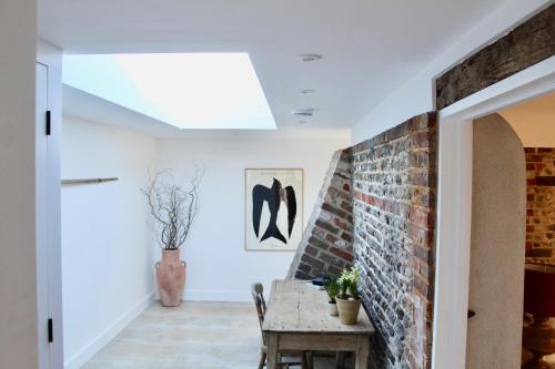 Luxury converted thatched barn near Chichester in Birdham