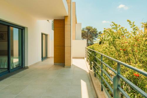 Casa Cascais Riviera - Deluxe 3 Bedroom Apartment in ไบร์โร มาล การ์โมนา