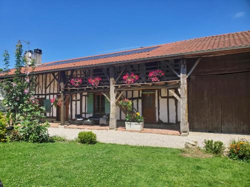 La Varnière - B&B with communal kitchen chambre d'hôte La Borde