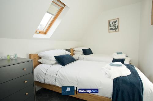 2 Bed House By Southern Stays Short Lets & Serviced Accommodation Bournemouth With Parking - Relocation & Family, 1km From The Beach, Bournemouth (Foto 3)