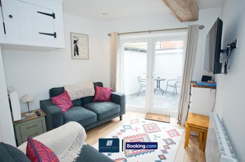 2 Bed House By Southern Stays Short Lets & Serviced Accommodation Bournemouth With Parking - Relocation & Family, 1km From The Beach, Bournemouth (Foto 10)
