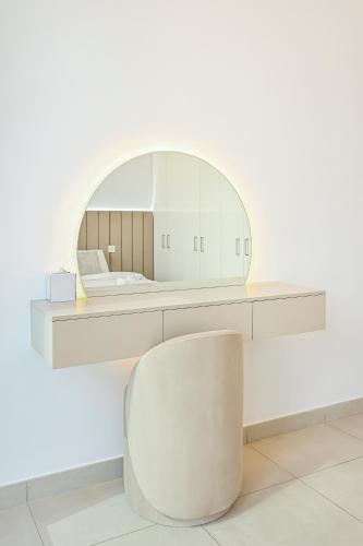 Connected to Dubai Mall Luxe 2br Apt Sleeps 6, Dubai (photo 10)