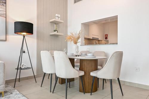 Connected to Dubai Mall Luxe 2br Apt Sleeps 6, Dubai (photo 6)