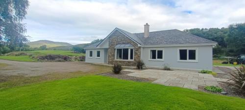 Exterior view, Tigh Dawros - Charming 4-bedroom house with WiFi in beautiful Kenmare, Kerry in Dawros