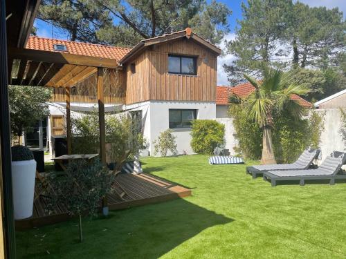 Maison 4 chbs avec jacuzzi, au pied de la piste cyclable - Location saisonnière - Lacanau
