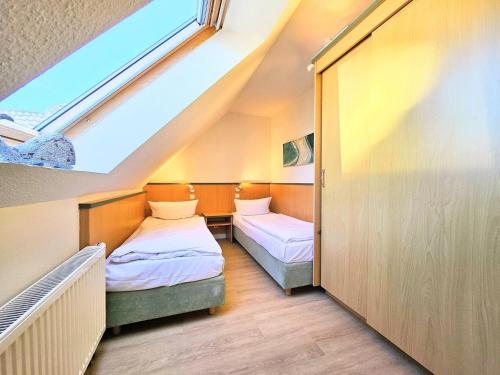 2 twin beds