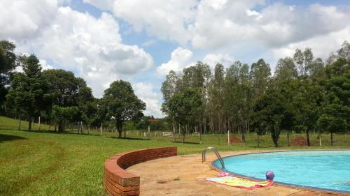 泳池, Establecimiento Oma Sonia in 奧比里加兔