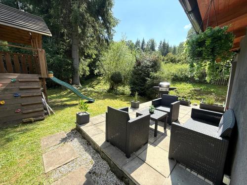Horský dům pod přehradou u sjezdovky a potůčka v horách (Horsky dum pod prehradou u sjezdovky a potucka v horach) in Český Jiřetín