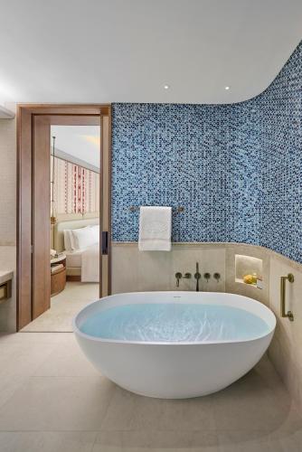 Mandarin Oriental, Muscat Room Type - Junior Mountain View Suite