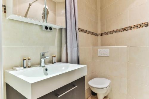 Charming 1BR 4P - Eiffel Tower Trocadero - image 2