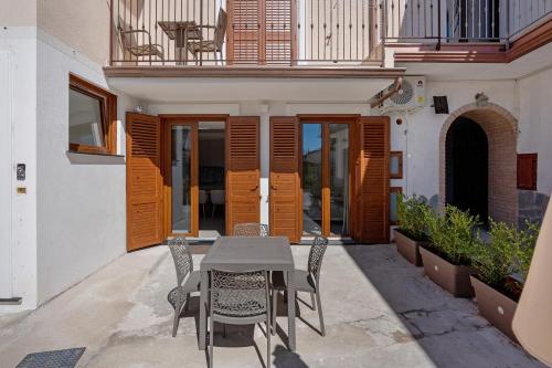 Two-Bedroom Deluxe Apartment with Garden View