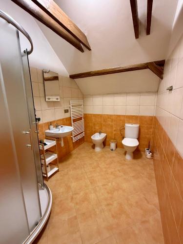 Zámek Rychvald - The Old Yard Rychvald Room Type - Family Room with Private Bathroom