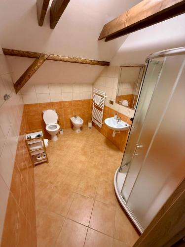 Zámek Rychvald - The Old Yard Rychvald (Zamek Rychvald - The Old Yard Rychvald) in สเลซสกา ออสตราวา