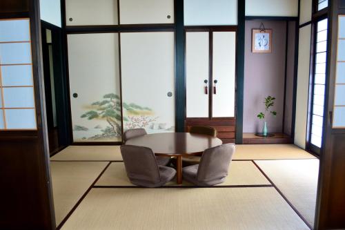 KINONE - Peaceful Garden Stay with City Views and BBQ