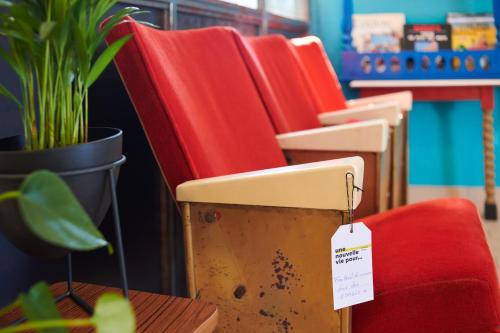 ห้องส่วนกลางสำหรับนั่งเล่น/ดูทีวี, Greet hotel St Nazaire Trignac in ตริญัก