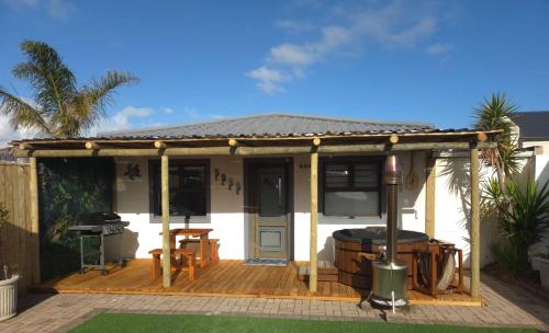 Widok z zewnątrz, Where Time Stops in Country Club