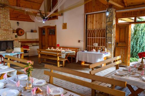 Rozsa-Domb Vendeghaz in Golopa