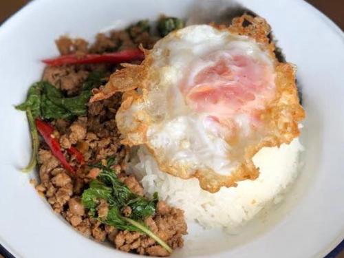 Food and beverages, โรงแรมเพ็ญพิศ in Amnat Charoen