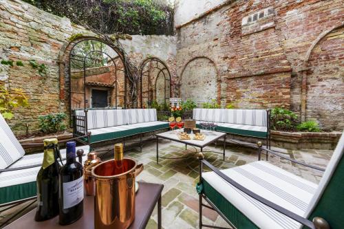 Dimora Orlando A breathtaking Venetian Retreat with Private Courtyard - image 7