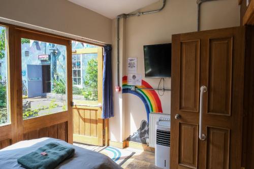 The Full Moon Backpackers – Bristol