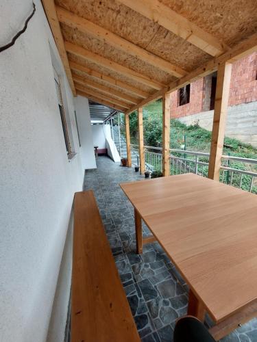 Balkons/terase, Sobe za izdavanje Nedeljković (Sobe za izdavanje Nedeljkovic) in Lukovo