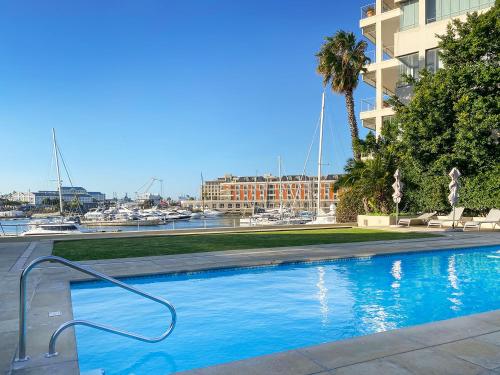 The Marina V&A Waterfront by Smart City Stays - image 2