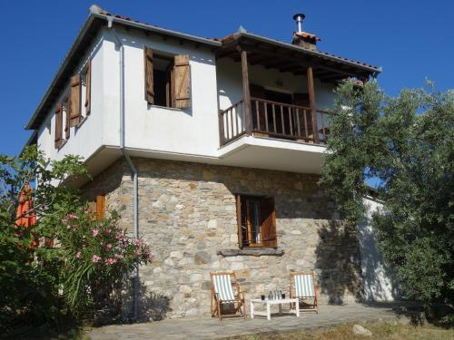 3 bedrooms, 5 beds