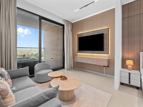 Mesmerizing Canal View Studio in Trillionaire, Dubai