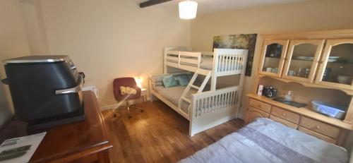 Dairy Cottage Courtyard accommodation in Bunmahon