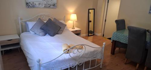 Dairy Cottage Courtyard accommodation in Bunmahon